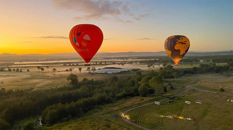 Early morning hot air ballooning over the Gold Coast Hinterland